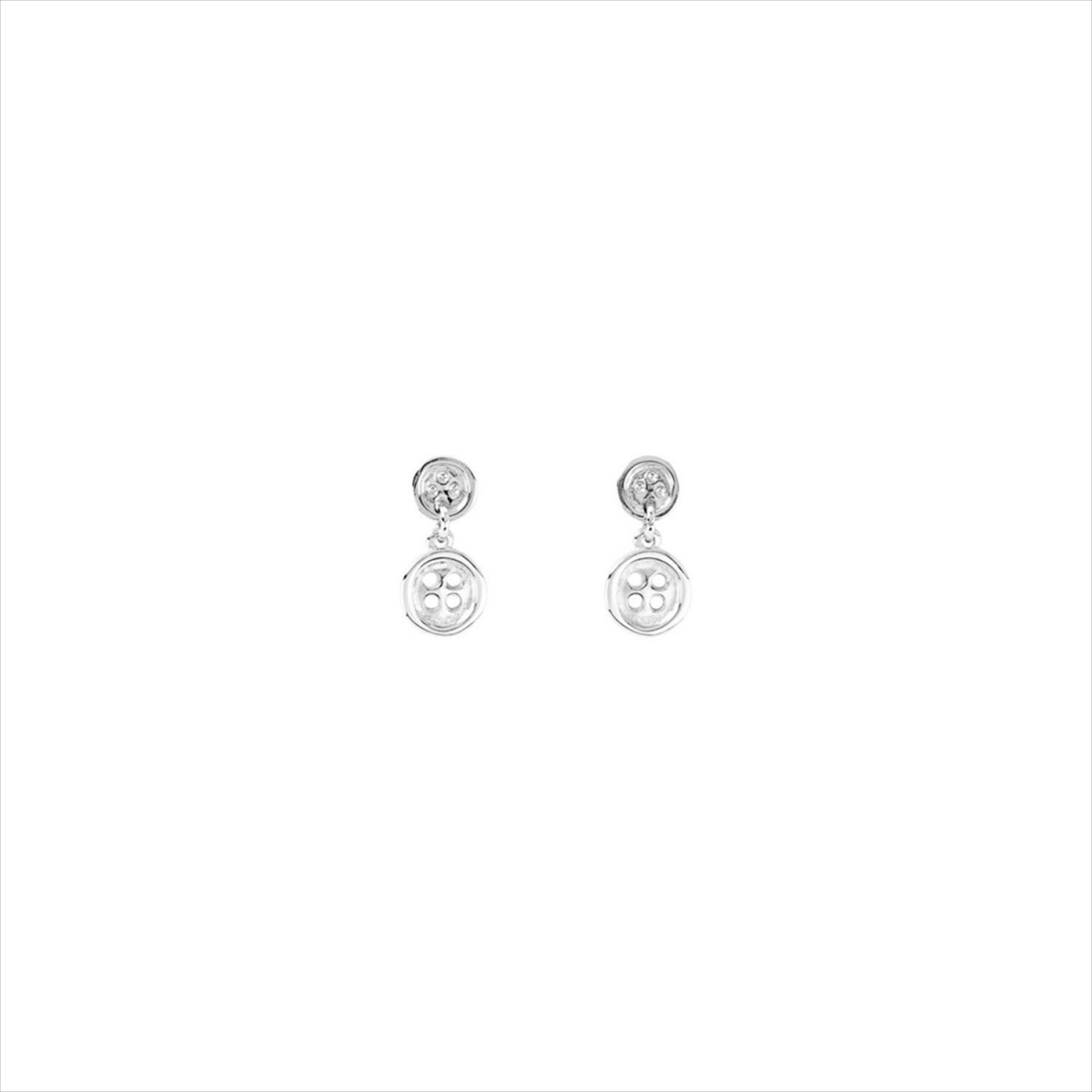 Pendientes Double Trouble. Diseño forma de dos botones de distinto tamaño. Metal bañado en plata. Uno de 50