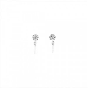Pendientes Sewn. Diseño forma de botón del que cuelga una aguja. Metal bañado en plata. Uno de 50