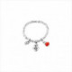 Pulsera Talisman. Charms colgantes, detalle color rojo. Metal bañado en plata. Uno de 50