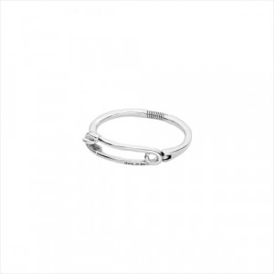 Pulsera Infinite. Diseño imperdible. Metal bañado en plata. Uno de 50