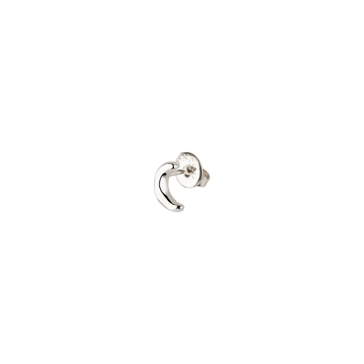 1 Pendiente Light us up stud, tipo piercing. Diseño luna. Metal bañado en plata. Uno de 50