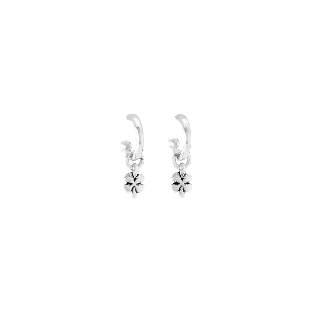 Pendientes Deseame suerte. Aros con charm colgante trébol. Metal bañado en plata. Uno de 50