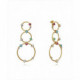 Pendiente plata bañada en oro. Tres aros distinto tamaño. Circonitas blancas, piedras color. Viceroy