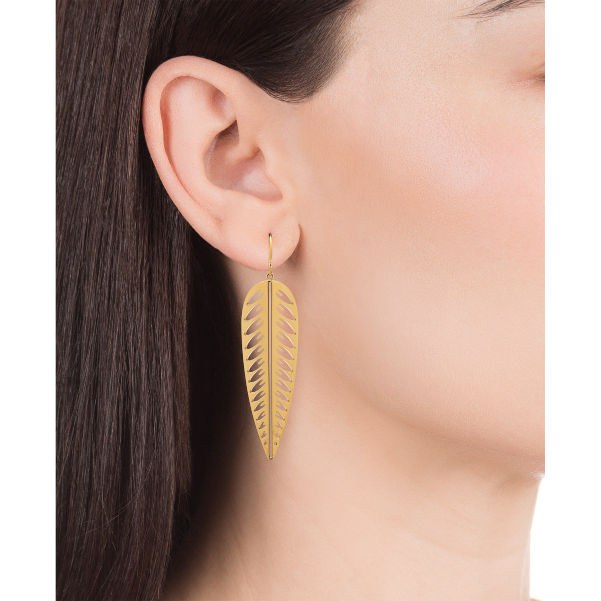 Pendientes de gancho en acero Ip Gold con forma de pluma con calado. Largo 6cm. Viceroy