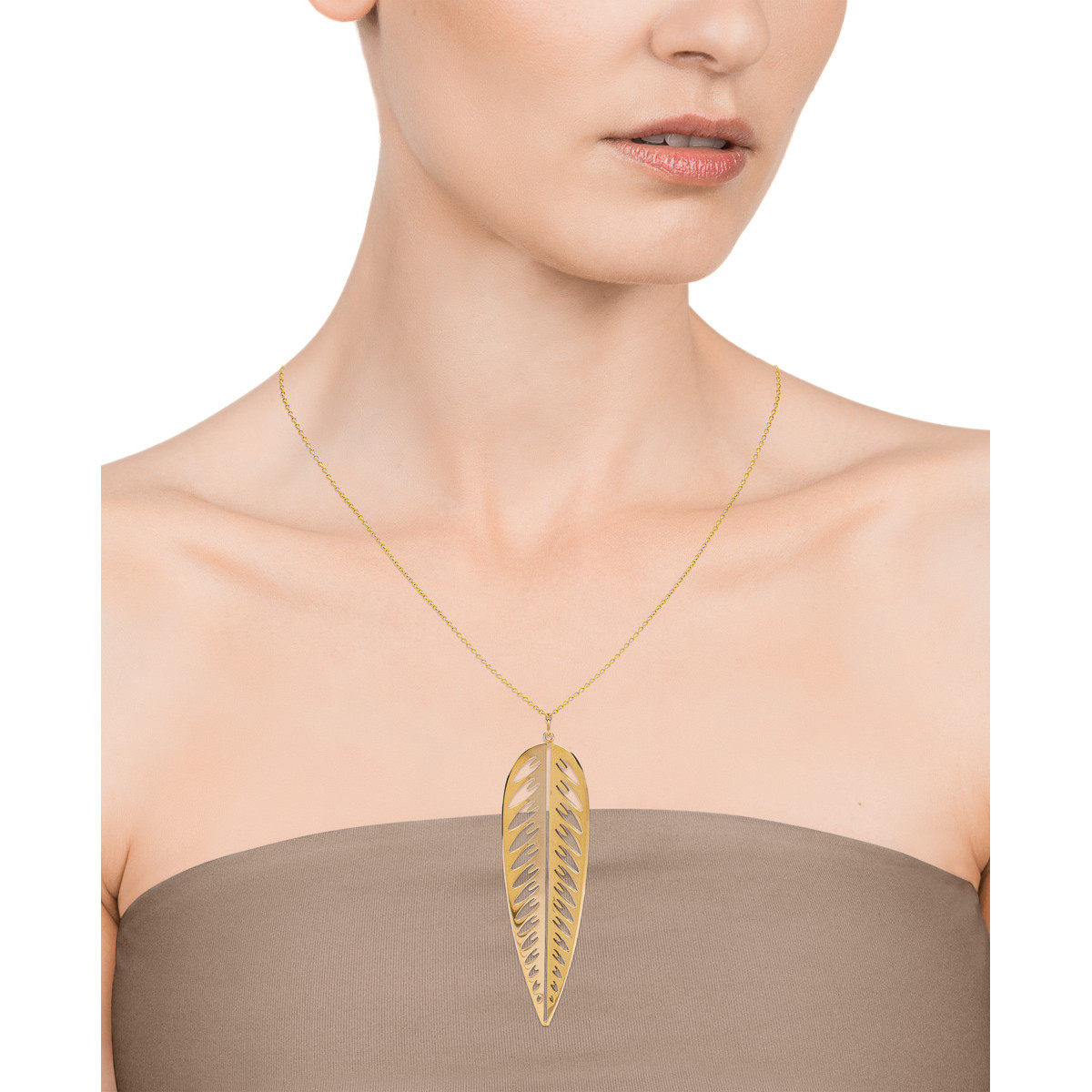 Collar largo de acero Ip Gold con colgante en forma de pluma con calado. Largo 70cm y 5cm de extensión. Viceroy
