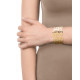 Brazalete abierto en acero Ip Gold con calado floral de 3,7 cm de ancho. Viceroy
