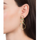 Pendiente plata bañada en oro. Tres aros distinto tamaño. Circonitas blancas, piedras color. Viceroy