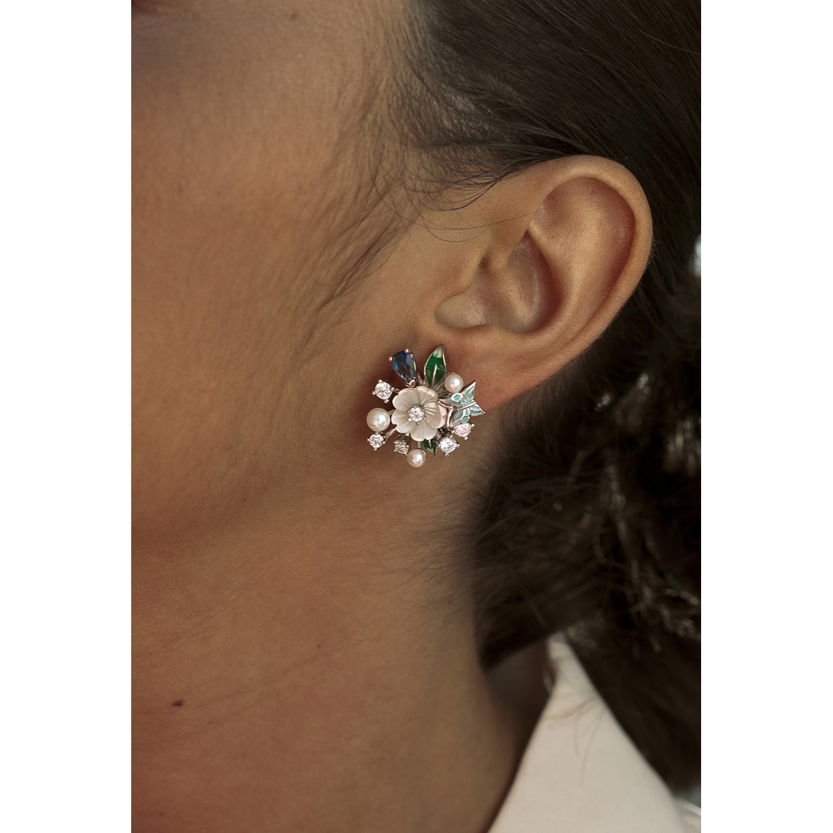 PENDIENTES PLATA DE PIEDRA DE NATURAL CON DISEÑO DE FLOR CON PERLAS. LINEARGENT