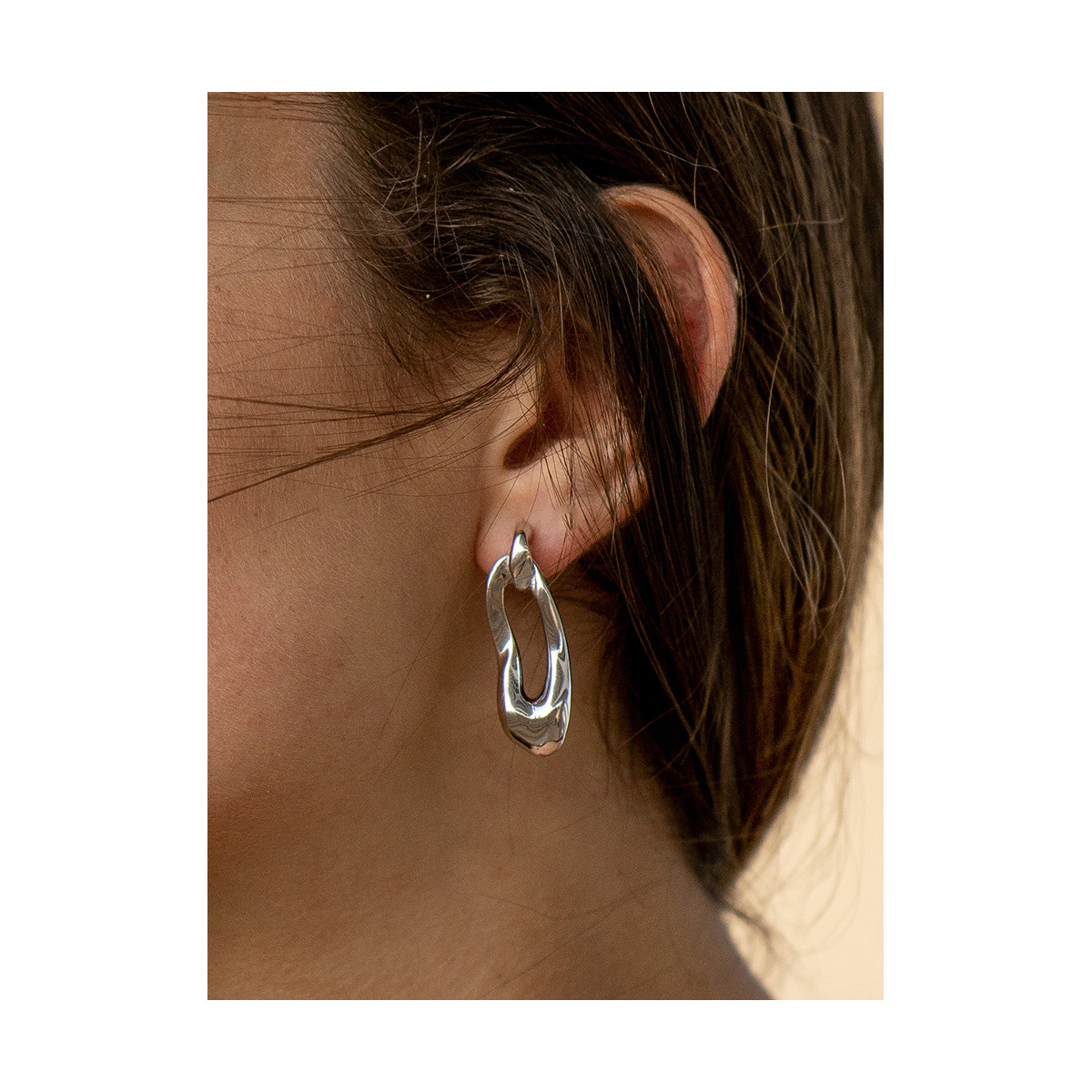 PENDIENTES ARO CON COLGANTE PLATA LÍQUIDO OVALADOS. LINEARGENT