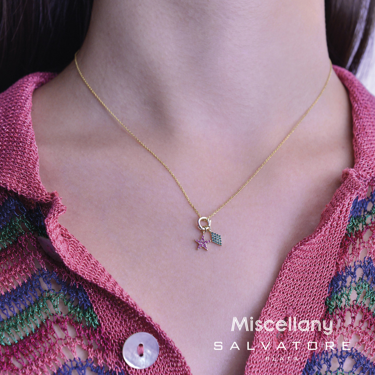 Colgante charm plata bañada en oro, estrella circonita rosa fucsia brillante. Miscellany. Salvatore