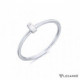 Anillo con diamante talla Baguette, oro blanco. LeCarré.