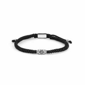 Pulsera de hilo anudada negra con un motivo en plata. Promojoya