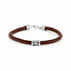 Pulsera de cuero marrón con un motivo de plata en el centro. Promojoya